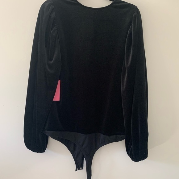 Shoedazzle velvet bodysuit with puffed sleeves - Picture 3 of 6